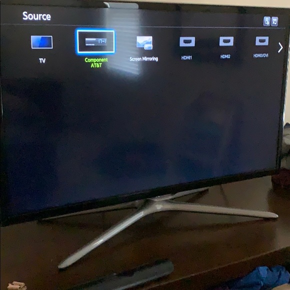 32” Samsung smart - Picture 4 of 4